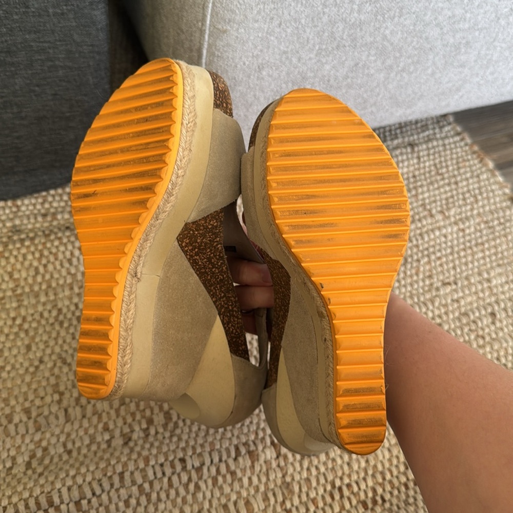 Tsubo taupe light grey wedge sandal with Velcro - Picture 4 of 5